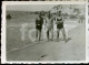 1940s MAN MEN BOYS BOY BEACH NAZARE PRAIA PORTUGAL ORIGINAL AMATEUR PHOTO FOTO NS961 GAY INTEREST - Persone Anonimi