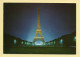 PARIS La Nuit : La Tour Eiffel Et Le Champ De Mars (voir Scan Recto/verso) - Parigi By Night