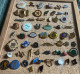 56 Broches Divers.Parfum.blason.tennis. - Lotes