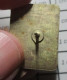 1618a Pin's Pins / Beau Et Rare /  MILITARIA / EMBLEME DES US MARINES AIGLE ANCRE DE MARINE ET GLOBE METAL JAUNE - Militaria