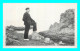 A738 / 251 HOMME Carte PHOTO ! Un Paysage - A Situer - A Identifier - Uomini