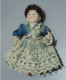 -POUPEE MIGNONETTE PORCELAINE/BISCUIT YEUX PEINTS BLEUS VITRINE Jus De Grenier    E - Muñecas