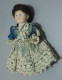 Delcampe - -POUPEE MIGNONETTE PORCELAINE/BISCUIT YEUX PEINTS BLEUS VITRINE Jus De Grenier    E - Muñecas