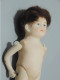 Delcampe - -POUPEE MIGNONETTE PORCELAINE/BISCUIT YEUX PEINTS BLEUS VITRINE Jus De Grenier    E - Bambole