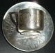 Rare Tasse Et Soucoupe En Métal Argenté Décor Végétal Art Nouveau, Poinçon - Plata