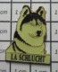 1618B Pin's Pins / Beau Et Rare : ANIMAUX / CHIEN DE TRAINEAU HUSKY LA SCHLUCHT - Animaux