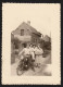 Jolie Photographie De Groupe Autour D'une Moto, Modèle à Identifer, Nord, Hauts De France, à Situer 7,8x10,8 Cm - Ciclismo