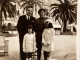 PHOTO SNAPSHOT 1930 Cannes Homme Militaire Avec Fille, Habillé, En Blanc, Bien Habillé, Habillé Derrière Hôtel, Carlton - Personas Anónimos