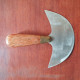 Delcampe - Couteau A Pied Demi-Lune Vergez Blanchard Cordonnier Sellier Bourrelier Cuir - Ancient Tools