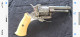 Petit Pistolet Belge Graver Et Crosse En Nacre . Fonction Parfaitement Calibre 320 A Broches . 1879 - Andere & Zonder Classificatie