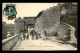 54 - LIVERDUN - ANCIENNE PORTE FORTIFIEE - PAYSANNES PORTANT DES HOTTES - Liverdun