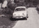 < Automobile Auto Voiture Car >>  Renault Dauphine Alfa Romeo, Villa Di Piave Alpago - Turismo