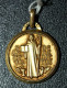 Beau Pendentif Médaille Religieuse Plaqué Or Années 30 "Saint Benoit" Grav. Fernand Py - Religious Medal - Religión & Esoterismo