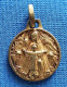 Médaille Pendentif Religieux Bronze Doré Milieu XXe "Vierge à L'Enfant" Grav. Fernand Py - Religious Medal - Religione & Esoterismo
