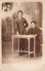 CARTE PHOTO - Deux Femmes Dans Un Bureau - Carte Postale Ancienne - Fotografie