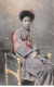 CHINE - SAN36388 - Cachet Tientsin - En L'état - Carte Japonaise - Geisha Assise Sur Un Fauteuil - China