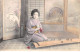 CHINE - SAN36366 - Cachet Tientsin - En L'état - Carte Japonaise - Geisha Se Tenant Accroupie - Cina