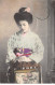 CHINE - SAN36343 - Cachet Tientsin - En L'état - Carte Japonaise - Geisha Tenant Une Fleur - Cina
