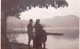 Petite Photo - 1937- Lac De Gerardmer ( Vosges ) - La Pose Devant Le Lac - Orte