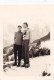 Altes Foto Vintage. Junges Paar Im Schnee.ca 1955 (  B10  ) - Anonymous Persons
