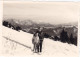 Altes Foto Vintage.Personen Winterlandschaft .ca 1955 (  B10  ) - Personas Anónimos