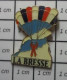 2622 Pin's Pins / Beau Et Rare : SPORTS / PARACHUTE PARACHUTISME LA BRESSE - Parachutisme