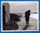 Photo Ancienne Snapshot - Port De CROIX DE VIE - Homme / Femme Contre Jour - 1951 - Saint Gilles Pêcheur Pêche Bateau - Boats