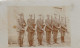 AK Foto Gruppe Deutsche Soldaten Mit Präsentiertem Gewehr - 1. WK (68910) - Oorlog 1914-18