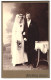 Fotografie Atelier Haymn, Berlin-Lichtenberg, Victoriaplatz 1, Portrait Junges Brautpaar Im Hochzeitskleid  - Personnes Anonymes