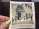 Photo Snapshot 1930 40 ITALIE  PEROUSE Palais Communal Homme, Femme Qui Marche Et Discute Sur Le Trottoir. Gendarme Poli - Lugares
