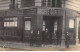 93 - N°84430 - MONTREUIL-SOUS-BOIS - Hommes Devant La Banque Société Générale - Carte Photo - Montreuil