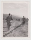 Photo Originale 1955/60 Groupe Légionnaires En Marche Algérie AFN Période Guerre - Cinéma Des Armées - Légion étrangère - Oorlog, Militair