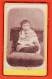 10092 / ⭐ ◉ (•◡•) Photo CDV 1890s PARIS XV ◉ Fillette Assise Sur Prie-Dieu ◉ GIRAULT Photographe 51 Avenue MOTTE-PIQUET - Anonymous Persons