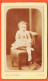 10158 / ⭐ ◉ (•◡•) Photo CDV PARIS XVIII ◉ Fillette Chaise Prie-Dieu 1890s ◉ FONTES Photographe Av. CLICHY à La Fourche - Anonymous Persons