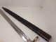 Delcampe - ANCIENNE BAIONNETTE A IDENTIFIER FOURREAU EN CUIR - Knives/Swords