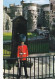 AK 214702 ENGLAND - London - Guardsman Outside Tower Of London - Tower Of London
