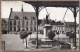 CPSM 59 - HONDSCHOOTE - Grand' Place - TB PLAN Centre Ville Statue - Devantures Magasins - Hondshoote