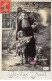 Noël - N°85430 - Joyeux Noël - Père Noël Avec Des Jouets, Près D'une Fillette Devant Une Maison - Autres & Non Classés