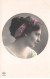Fillette - N°87433 - Genre Grete Reinwald Avec Un Ruban Rose Dans Un Médaillon - ELD - Ritratti