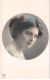 Fillette - N°87432 - Genre Grete Reinwald Avec Un Ruban Bleu Dans Un Médaillon - ELD - Portraits