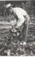 93 - N°88067 - GAGNY - Homme Fumant La Pipe, Jardinant. Carte Photo - Gagny