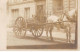 75 - N°90507 - PARIS - Hommes Dans Une Charriot Avec De Très Grosses Roues - Métier - Carte Photo à Localiser - Artisanry In Paris