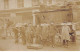 75 - N°90506 - PARIS - Groupe D'hommes Portant Des Blouses Devant Une Charrette Fermée - Métier - Carte Photo - Artisanry In Paris