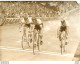 CYCLISME  1962 PARC DES PRINCES DARRIGADE BAT ALTIG ET VANNISTIN   PHOTO DE PRESSE 18X13CM - Cyclisme