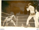 BOXE 01/1961  GRACIEUX LAMPERTI DEFAITE FACE A DAVEY MOORE  PHOTO PRESSE 18X13CM R1 - Sport