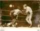 BOXE 01/1961  GRACIEUX LAMPERTI DEFAITE FACE A DAVEY MOORE  PHOTO PRESSE 18X13CM - Sport