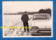 Photo Ancienne Snapshot - Portrait D'un Homme & Sa FORD Consul En Hiver - Auto Automobile Carosserie - Auto's