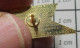 713c Pin's Pins / Beau Et Rare / POSTES / LA POSTE SAINT GERMAIN Oui Mais Lequel ? - Correo