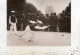 CONCOURS DE BOULES AUX TUILERIES UN POINTEUR   PHOTOGRAPHIE - Bocce