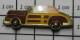 512E Pin's Pins / Beau Et Rare / AUTRES / GROSSE VOITURE US JAUNE ET ROUGE ANNEES 50 - Sonstige & Ohne Zuordnung